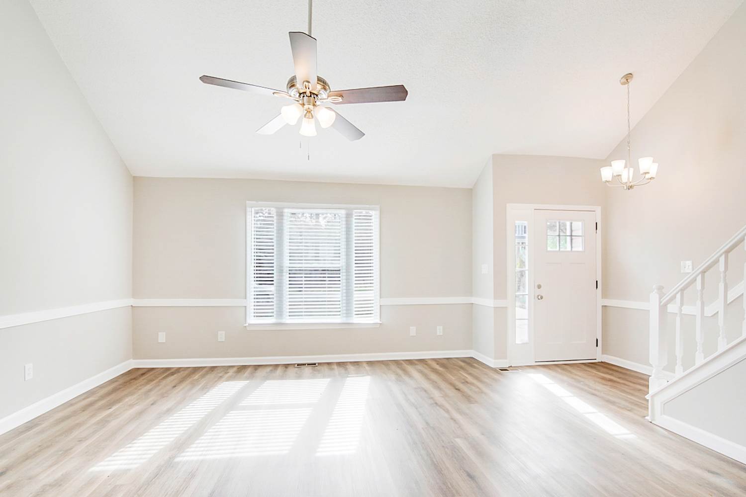 524 Bluestone Rd photo 3