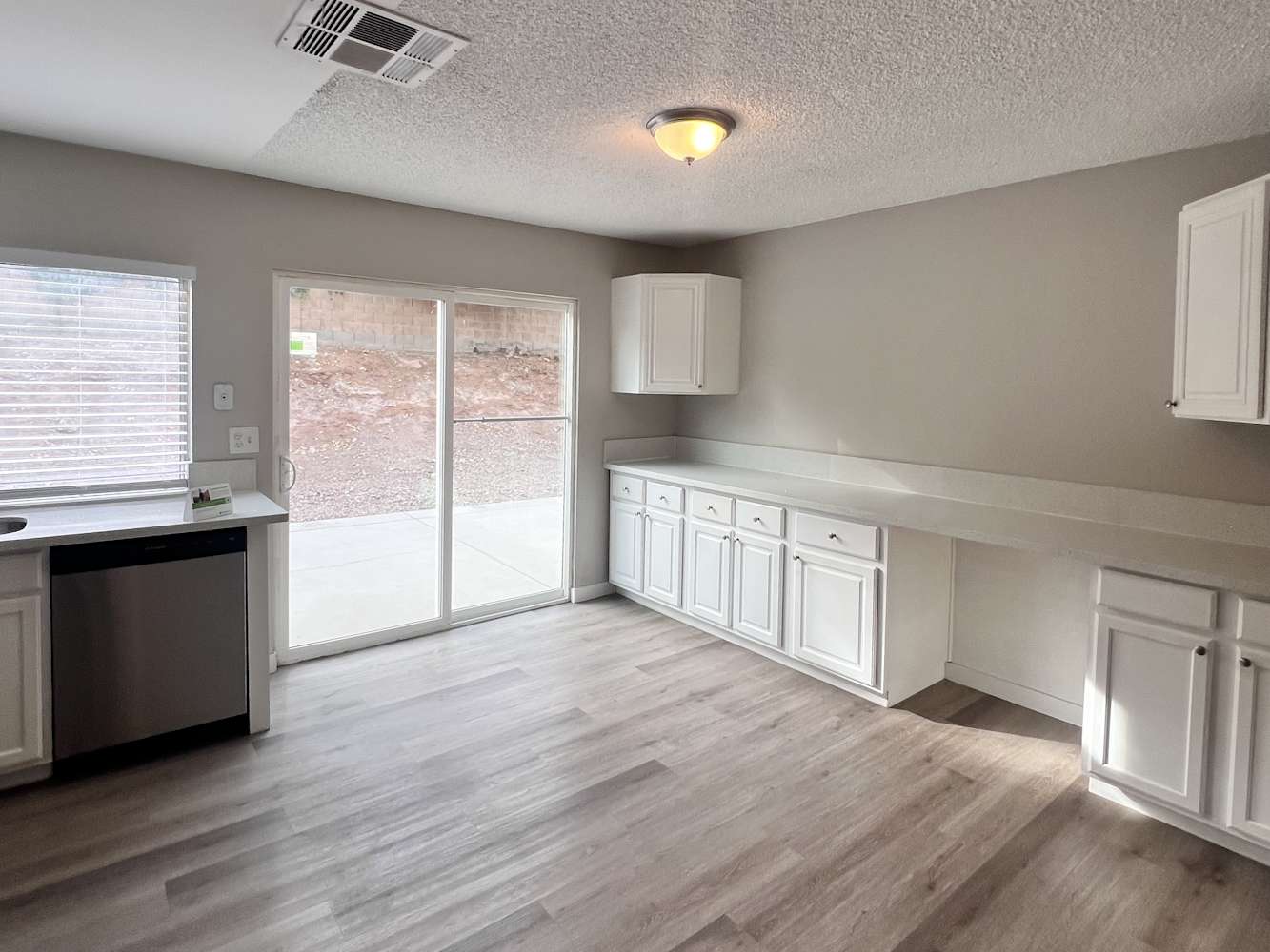 214 Appian Way photo 4