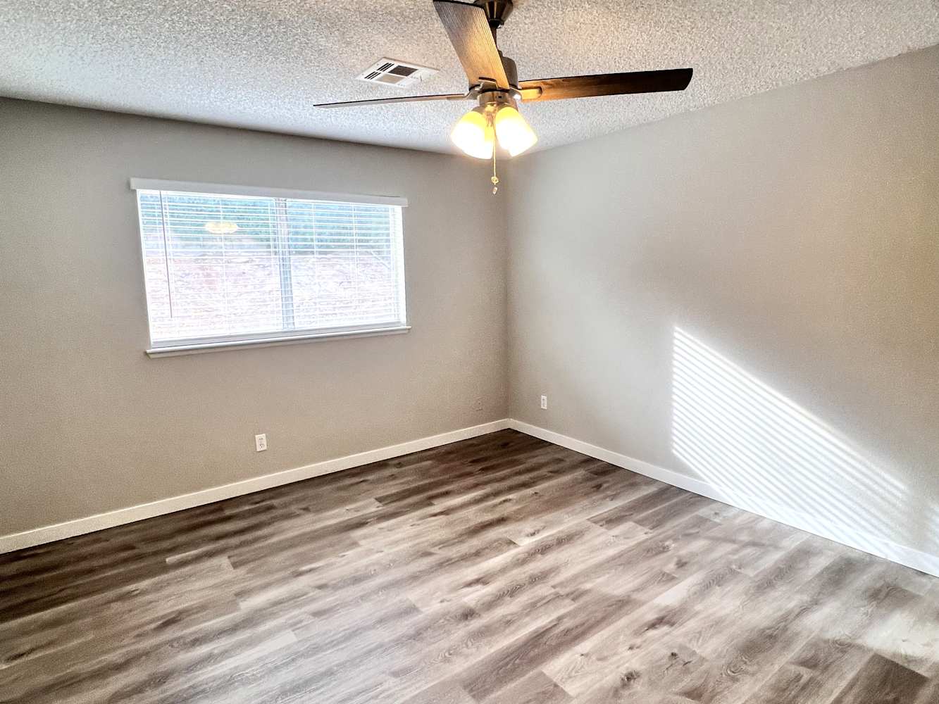 214 Appian Way photo 5