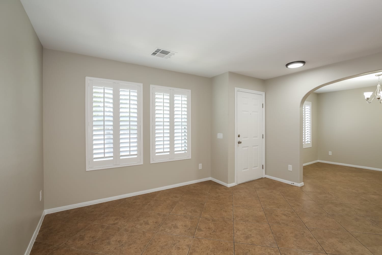 5349 Santa Fe Heights St photo 2