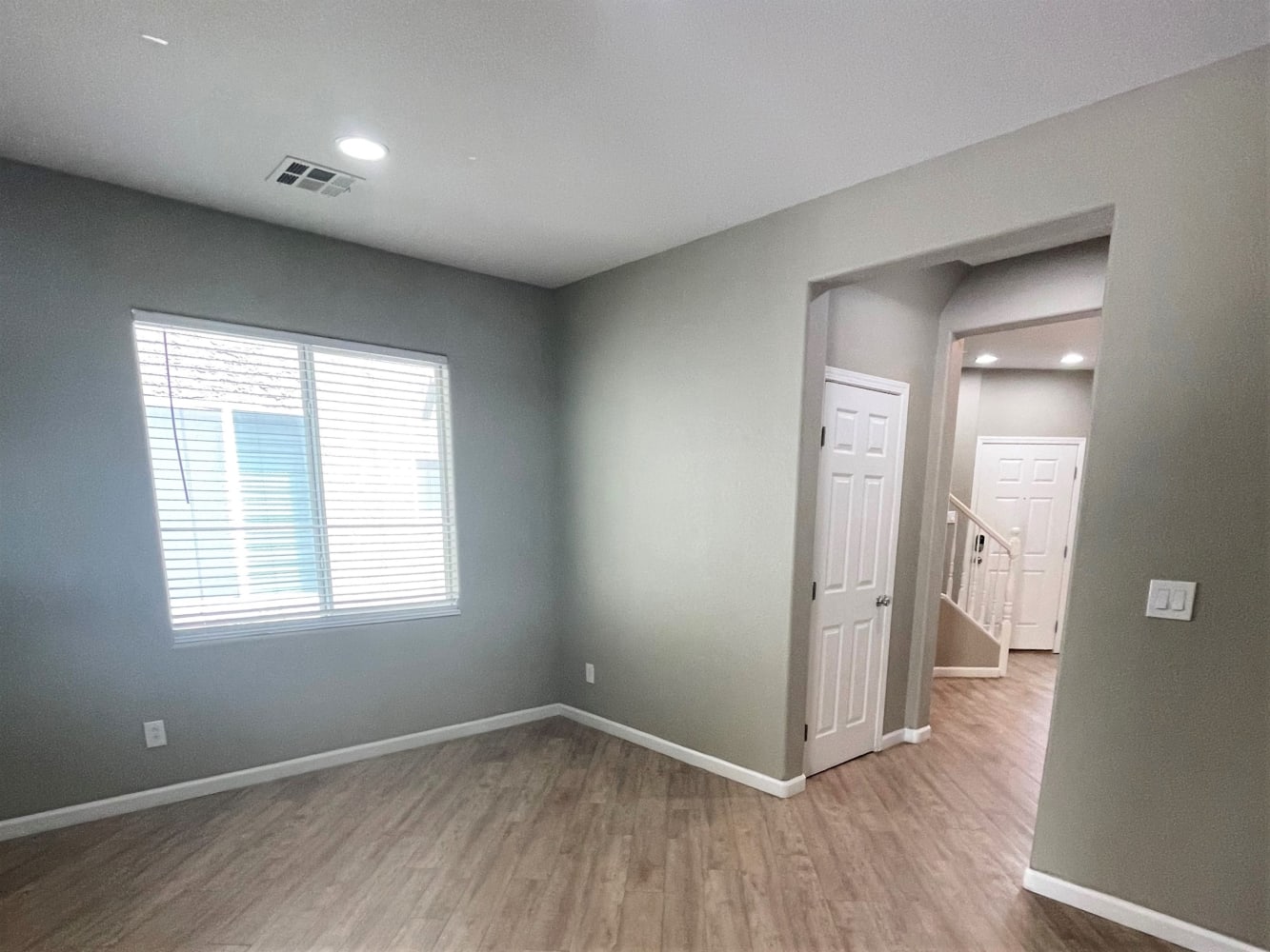 4930 Scholl Canyon Avenue photo 2