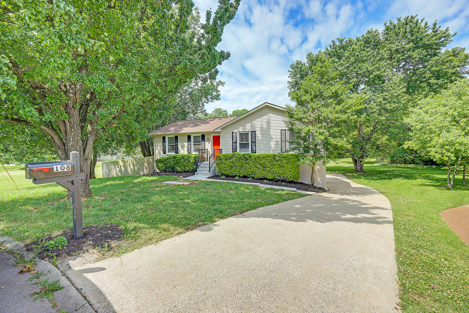 108 Redondo Ct S photo 4