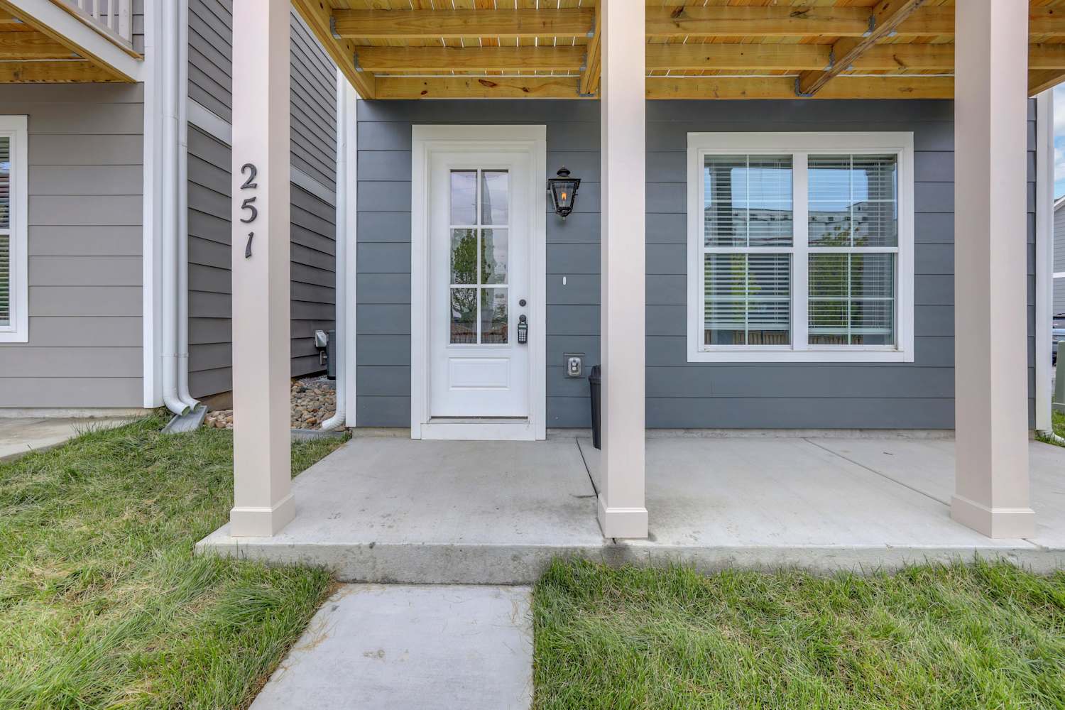 251 Founders Ln photo 2