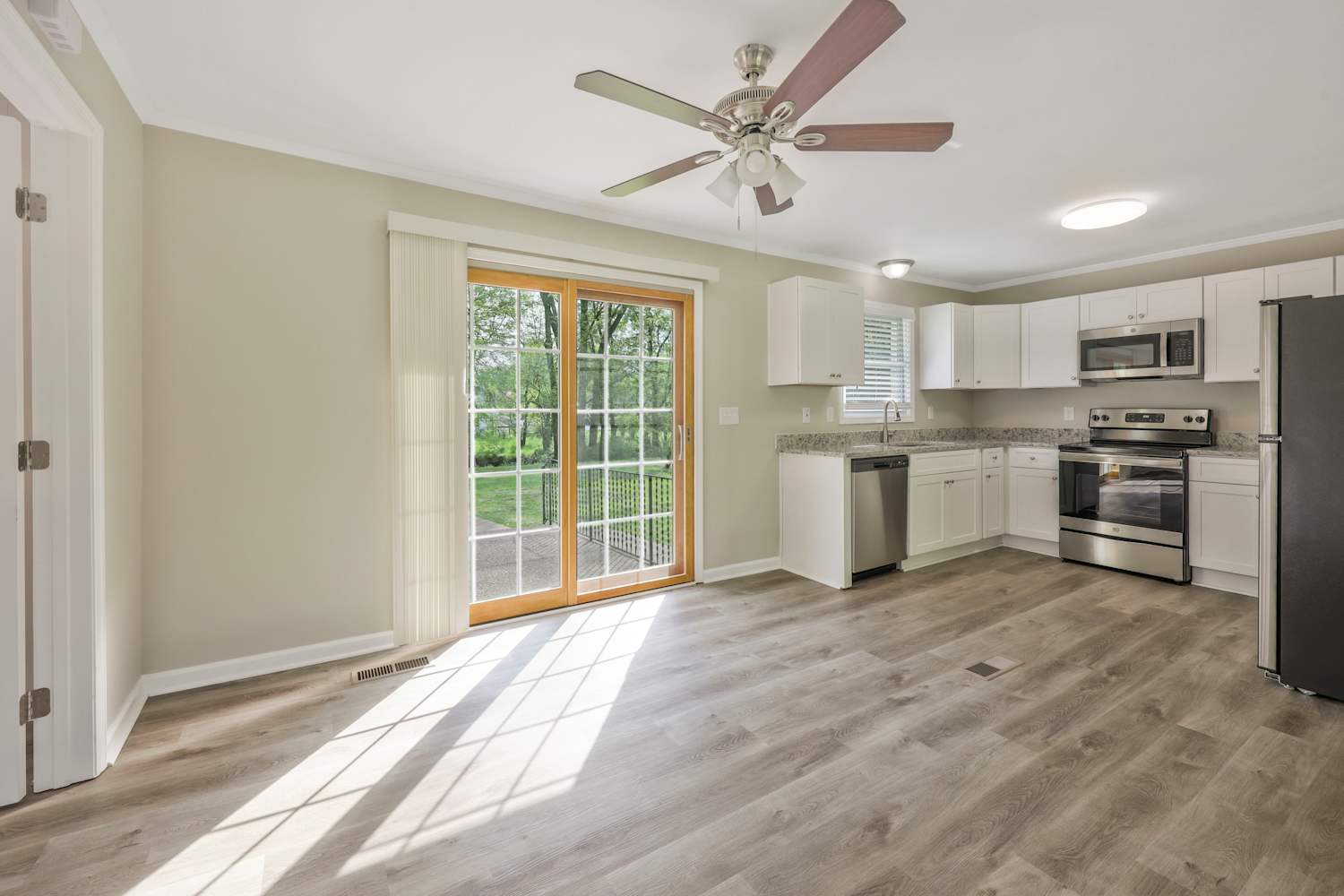 136 Oaks Dr photo 3