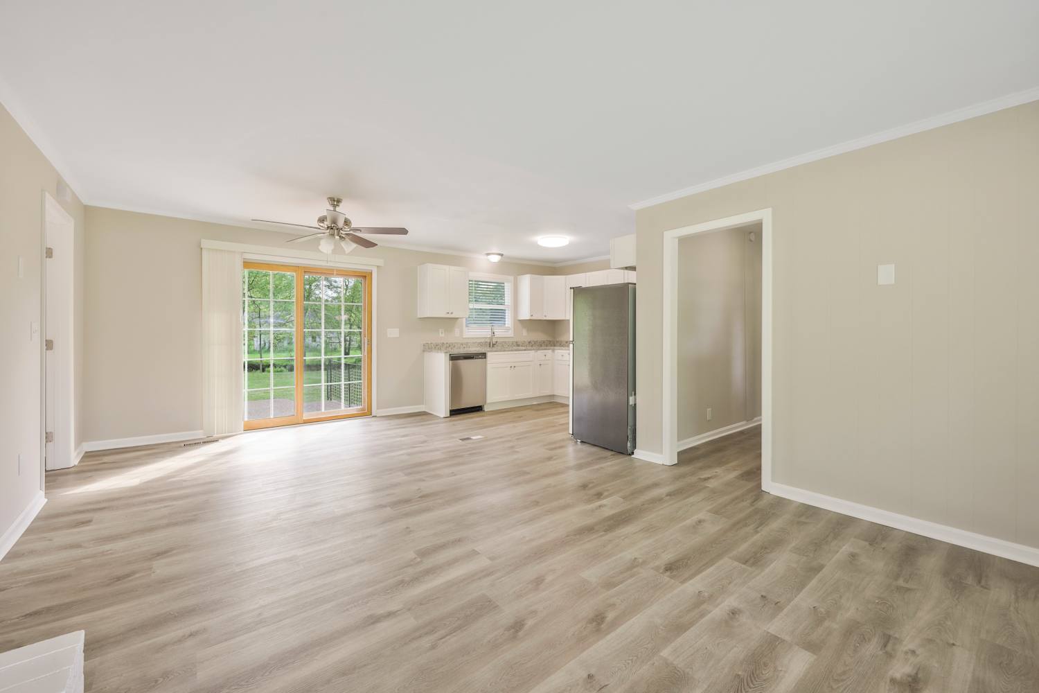 136 Oaks Dr photo 2