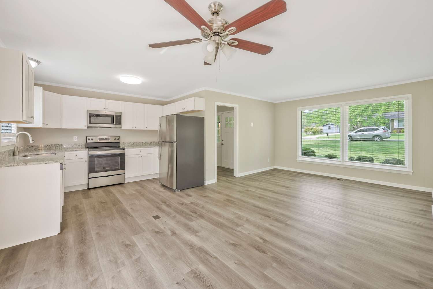 136 Oaks Dr photo 4