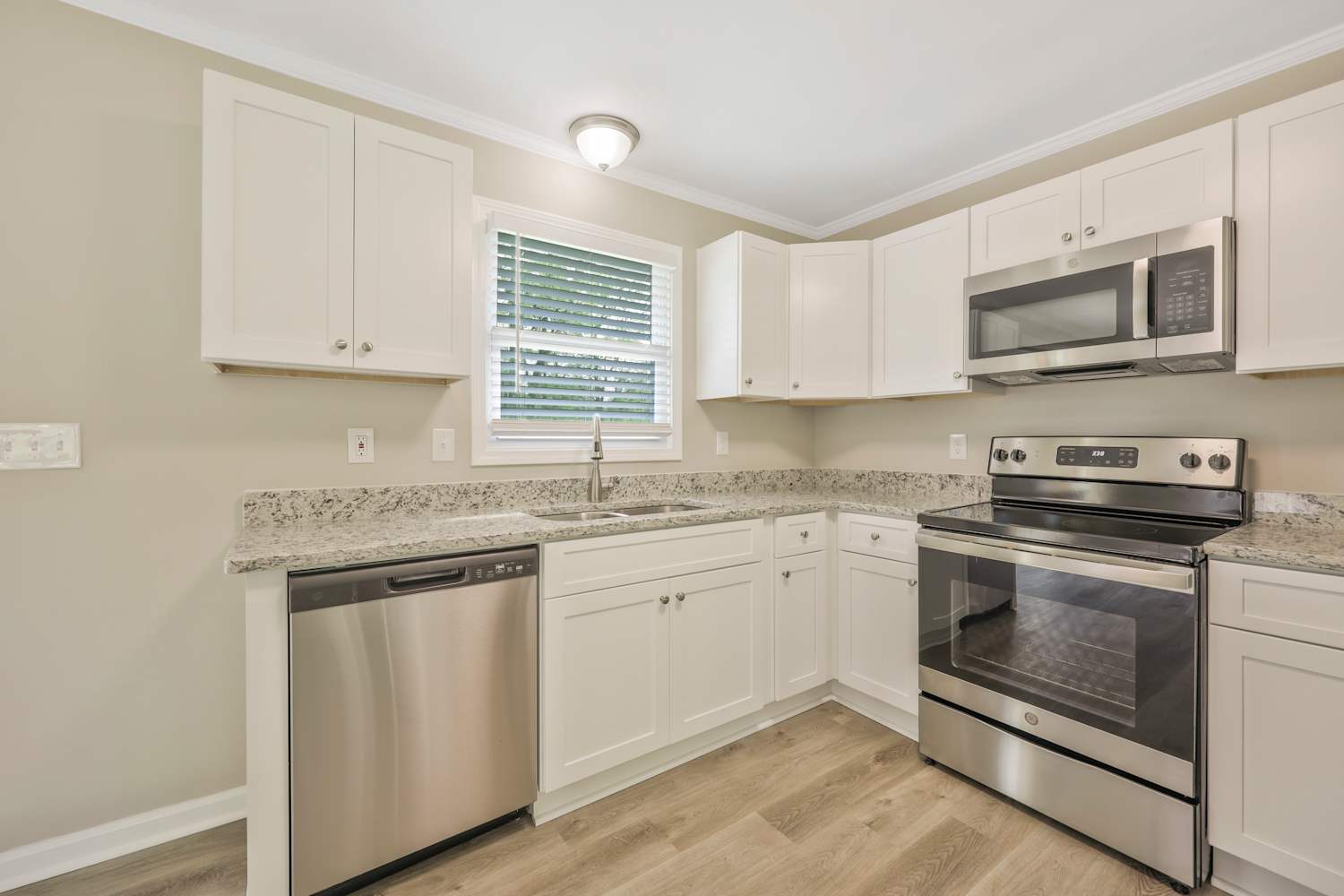 136 Oaks Dr photo 5