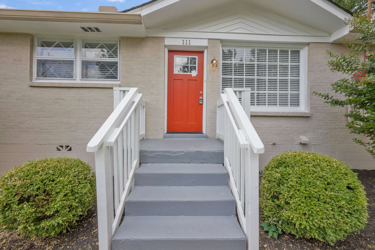 111 Curtiswood Dr photo 2