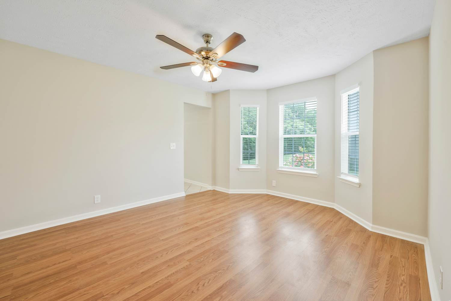 1304 Lyndsey Ridge Dr photo 5