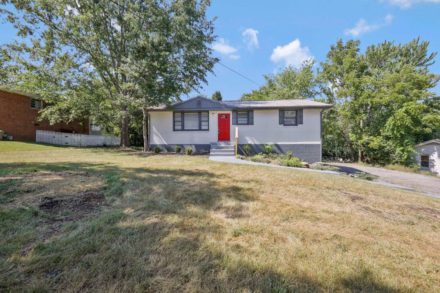 118 Robinhood Cir photo 2