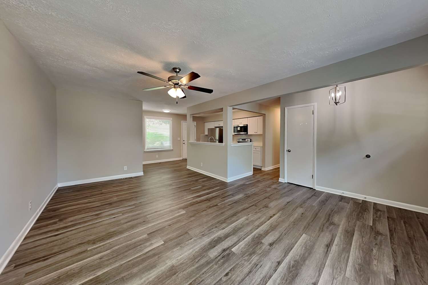 691 Frankfort Dr photo 4