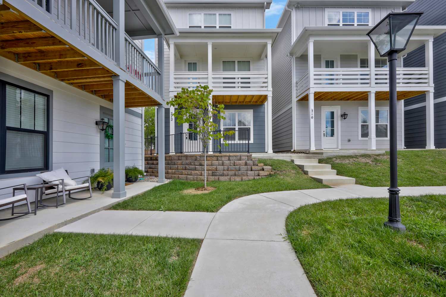 212 Founders Ln photo 2