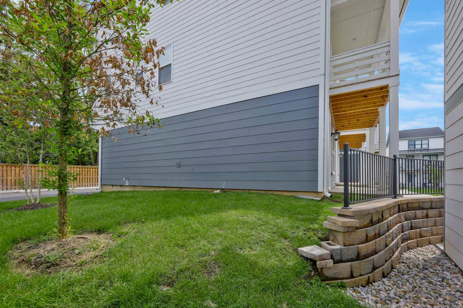 212 Founders Ln photo 3