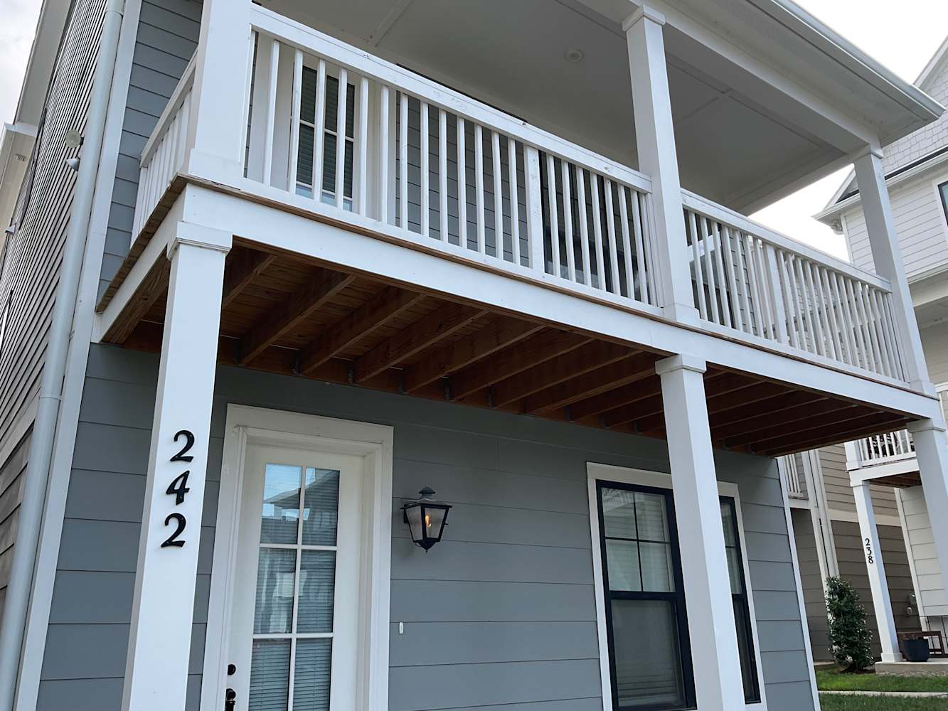 242 Founders Ln photo 2
