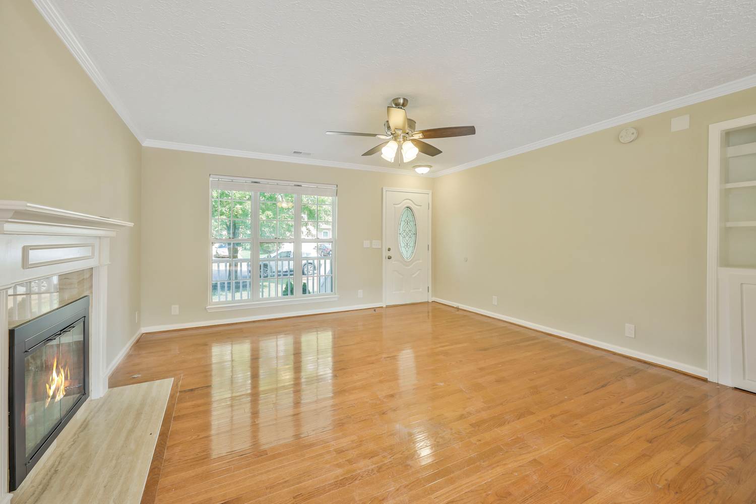 2937 Riverbend Dr photo 3