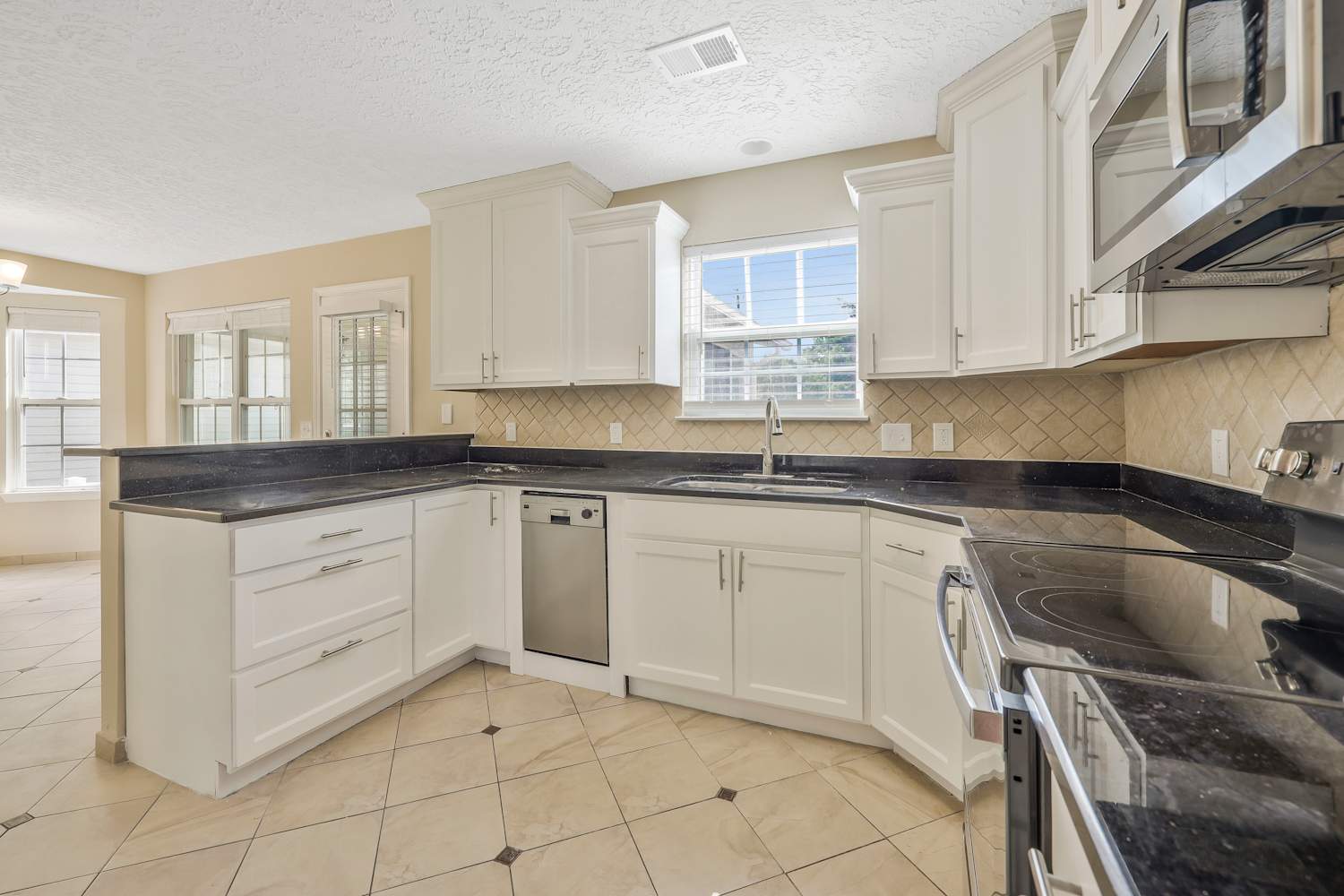 2937 Riverbend Dr photo 5
