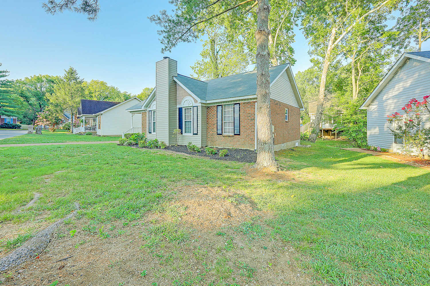 103 Heathcote Ct photo 3