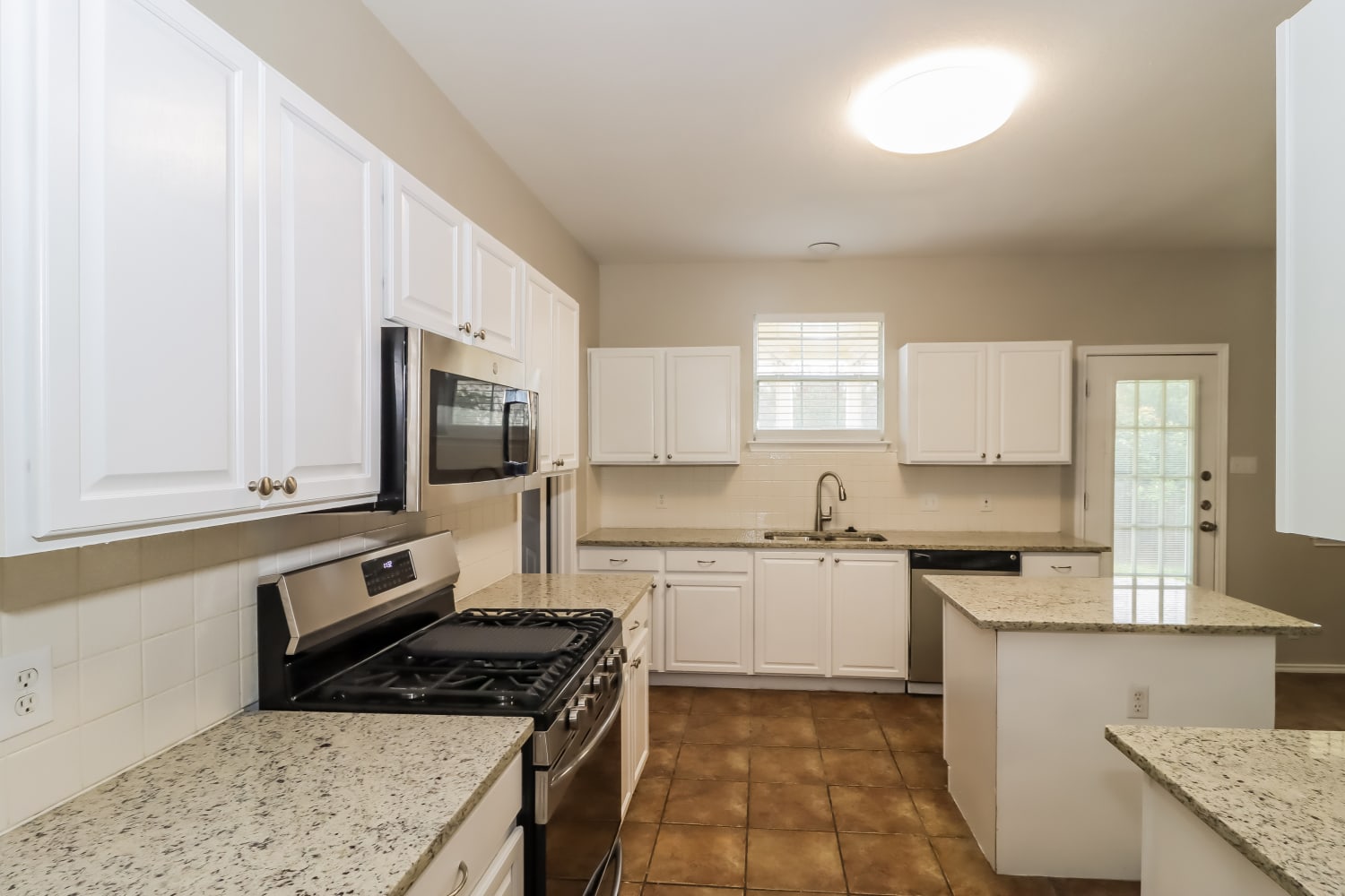 1635 Abbey Lane photo 4