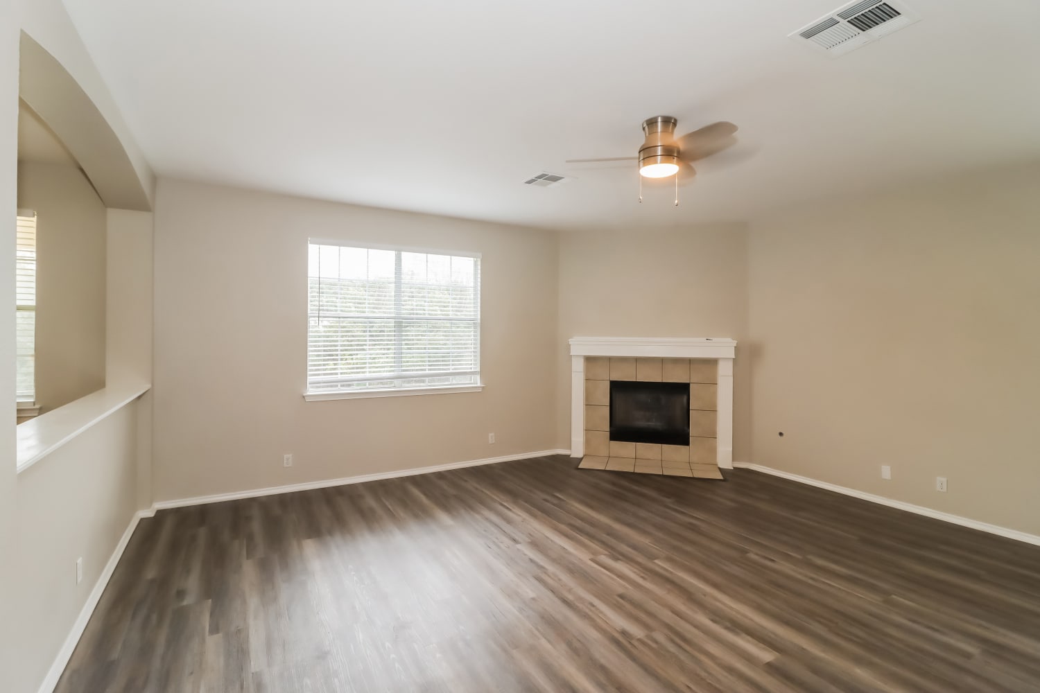1635 Abbey Lane photo 2