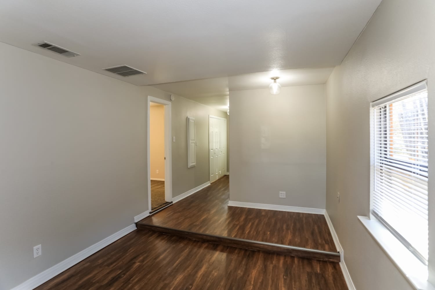 4405 Wellesley photo 2