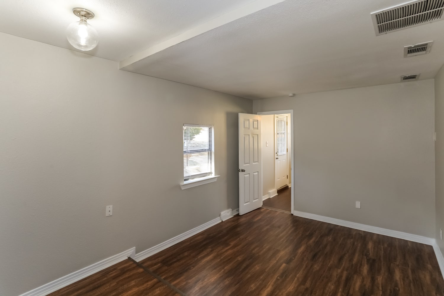 4405 Wellesley photo 3
