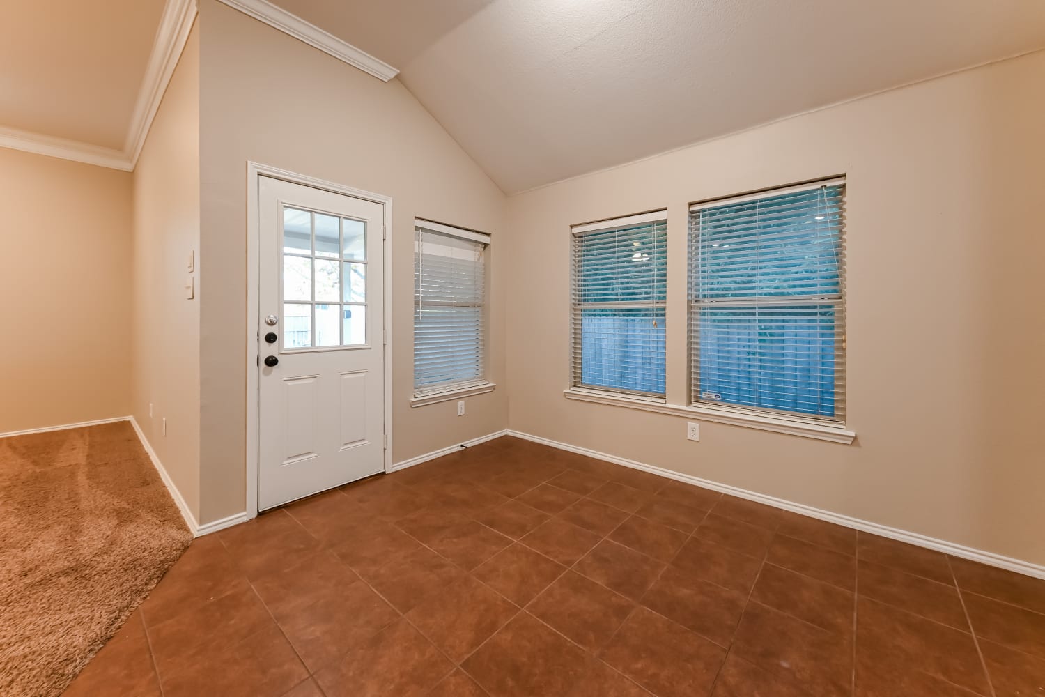112 Hackberry photo 4