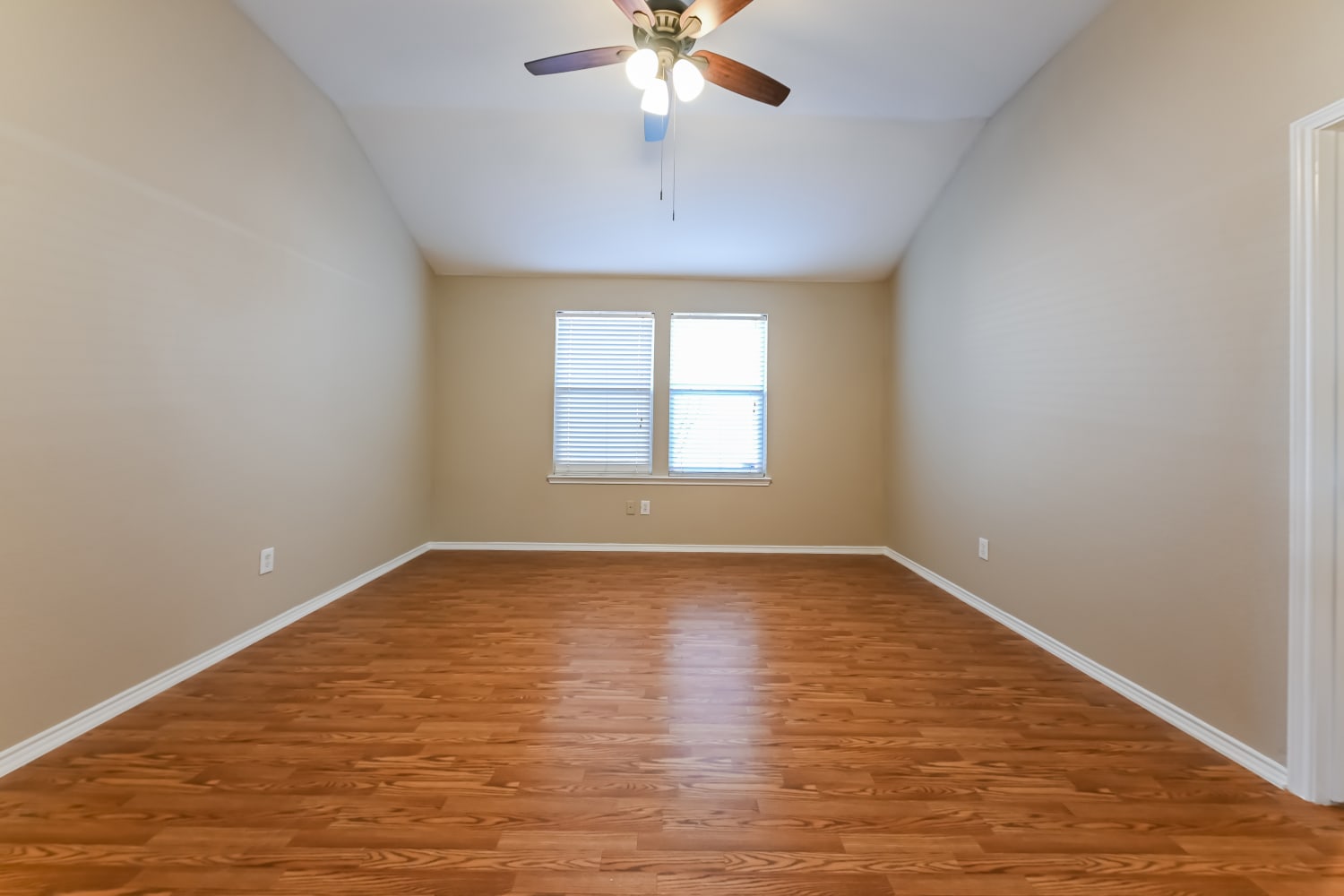 112 Hackberry photo 3