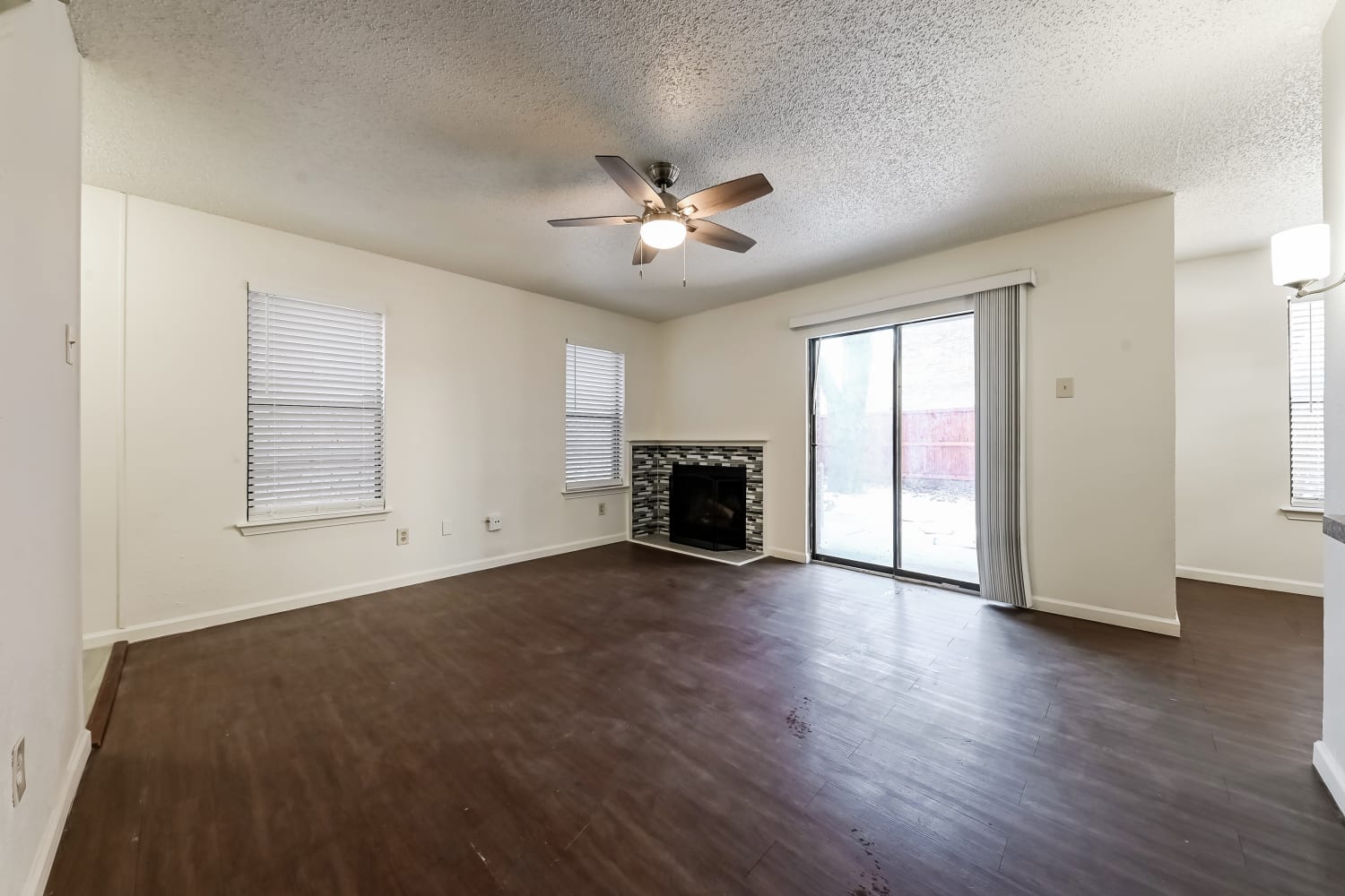 1615 Horizon St photo 2