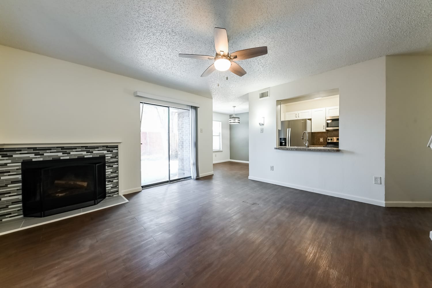 1615 Horizon St photo 3