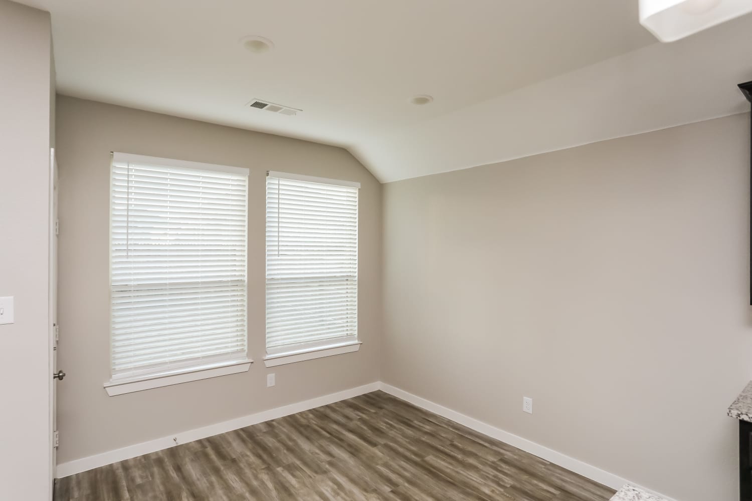 1522 Calcot photo 5