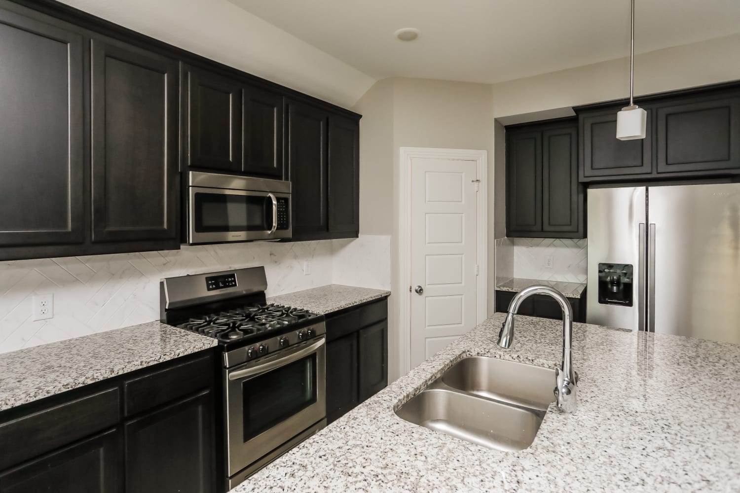 1522 Calcot photo 3