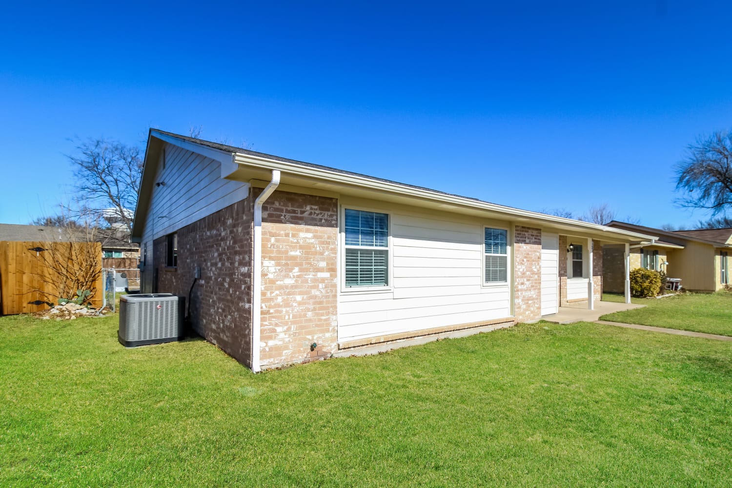 813 Valley View Dr photo 2