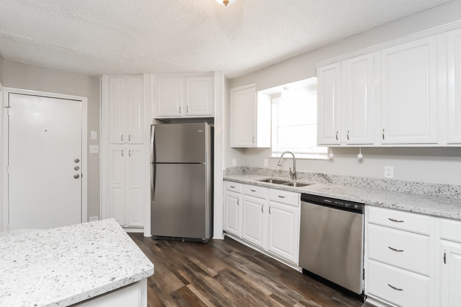 3212 Glenmont photo 5