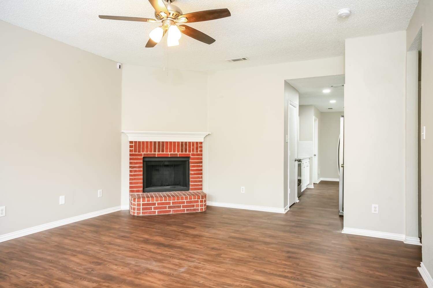 1047 Waterview Dr photo 3