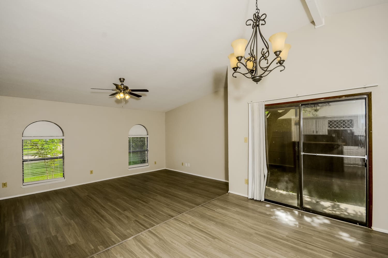 3409 Livingston Ln photo 3