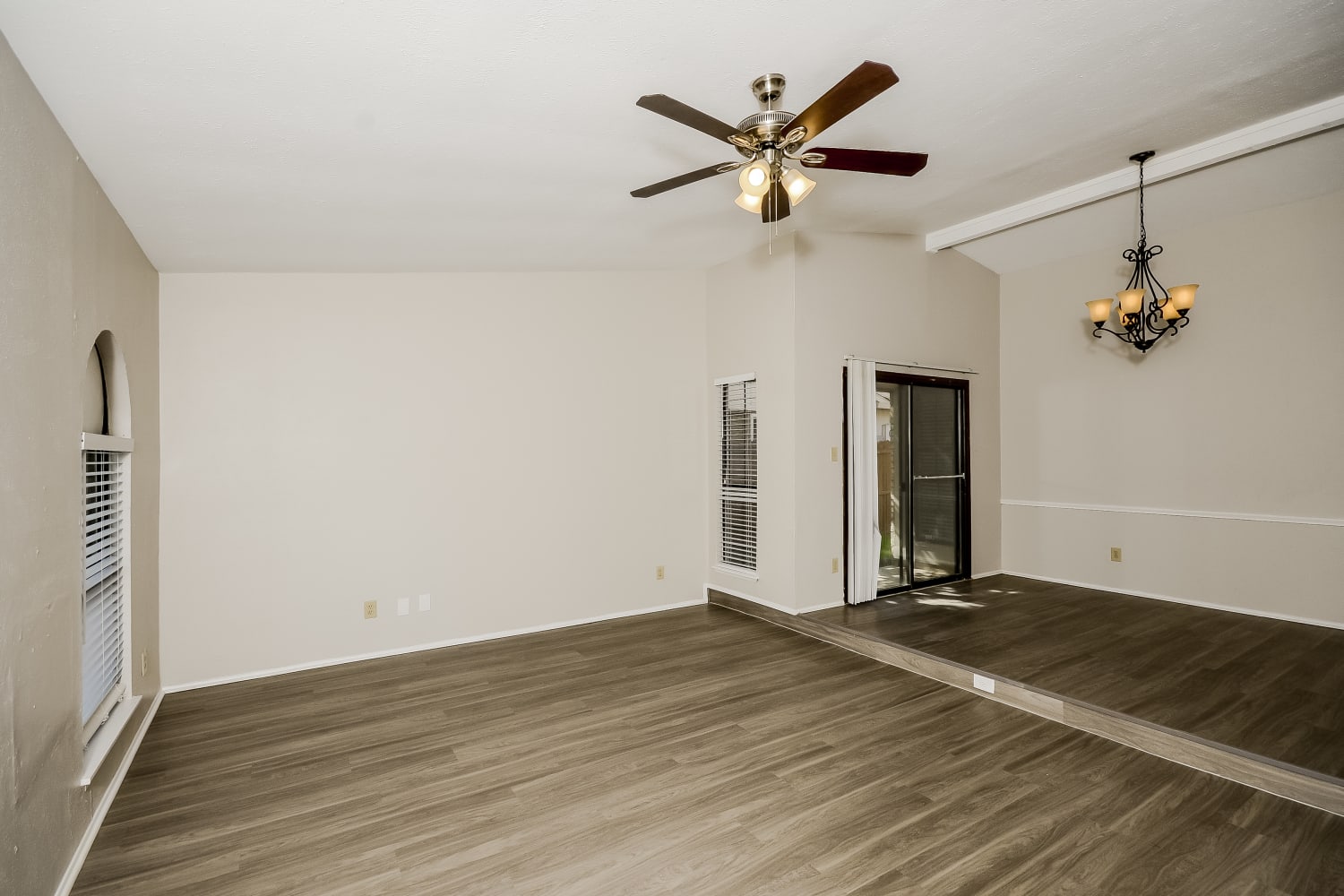 3409 Livingston Ln photo 2
