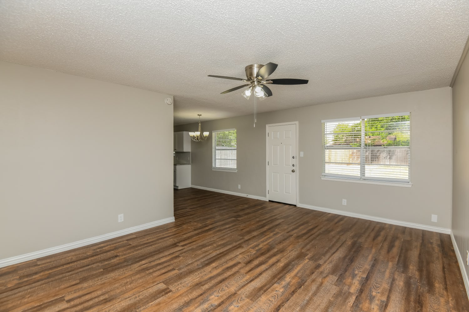 708 Sue Ann Ln photo 2