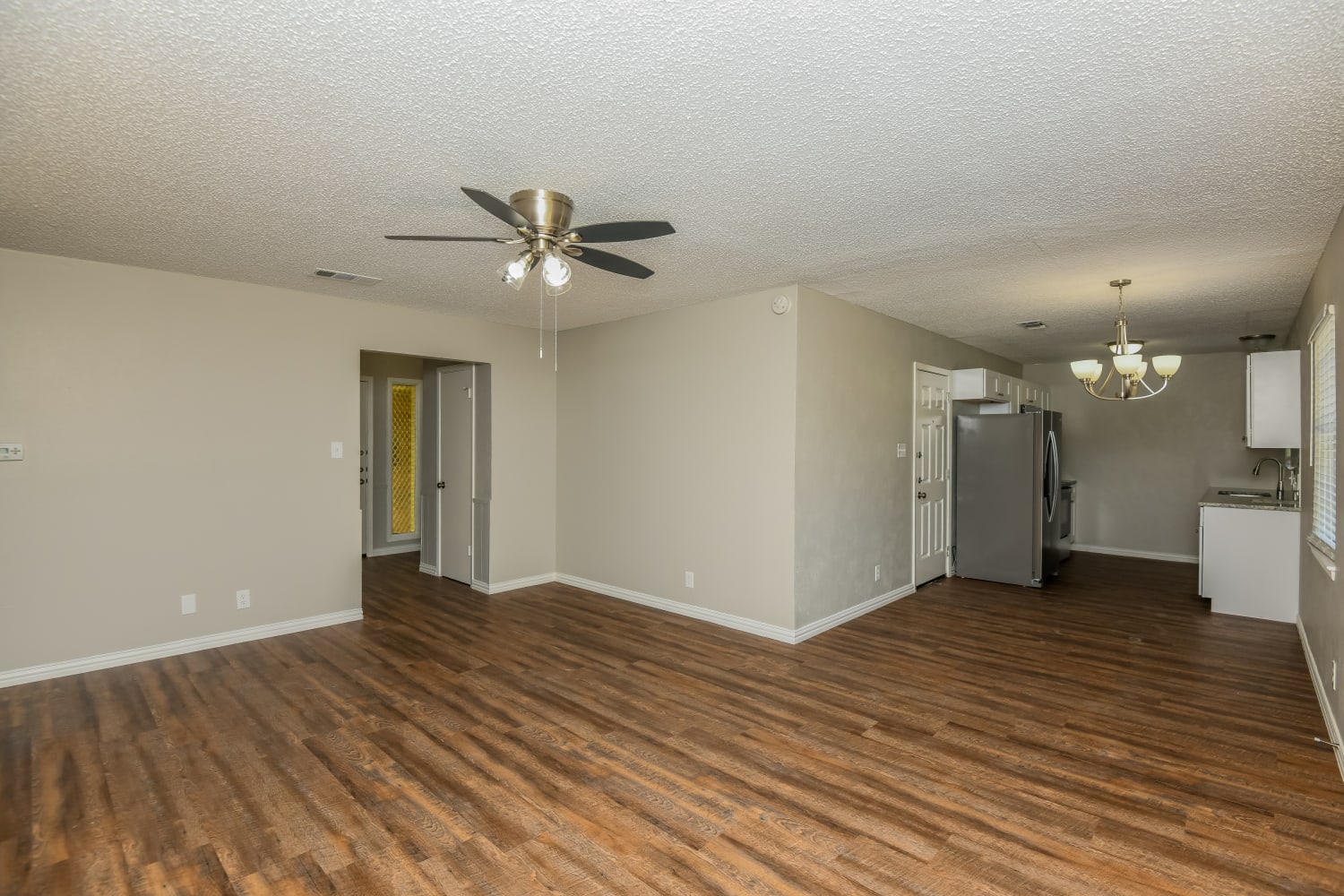 708 Sue Ann Ln photo 4