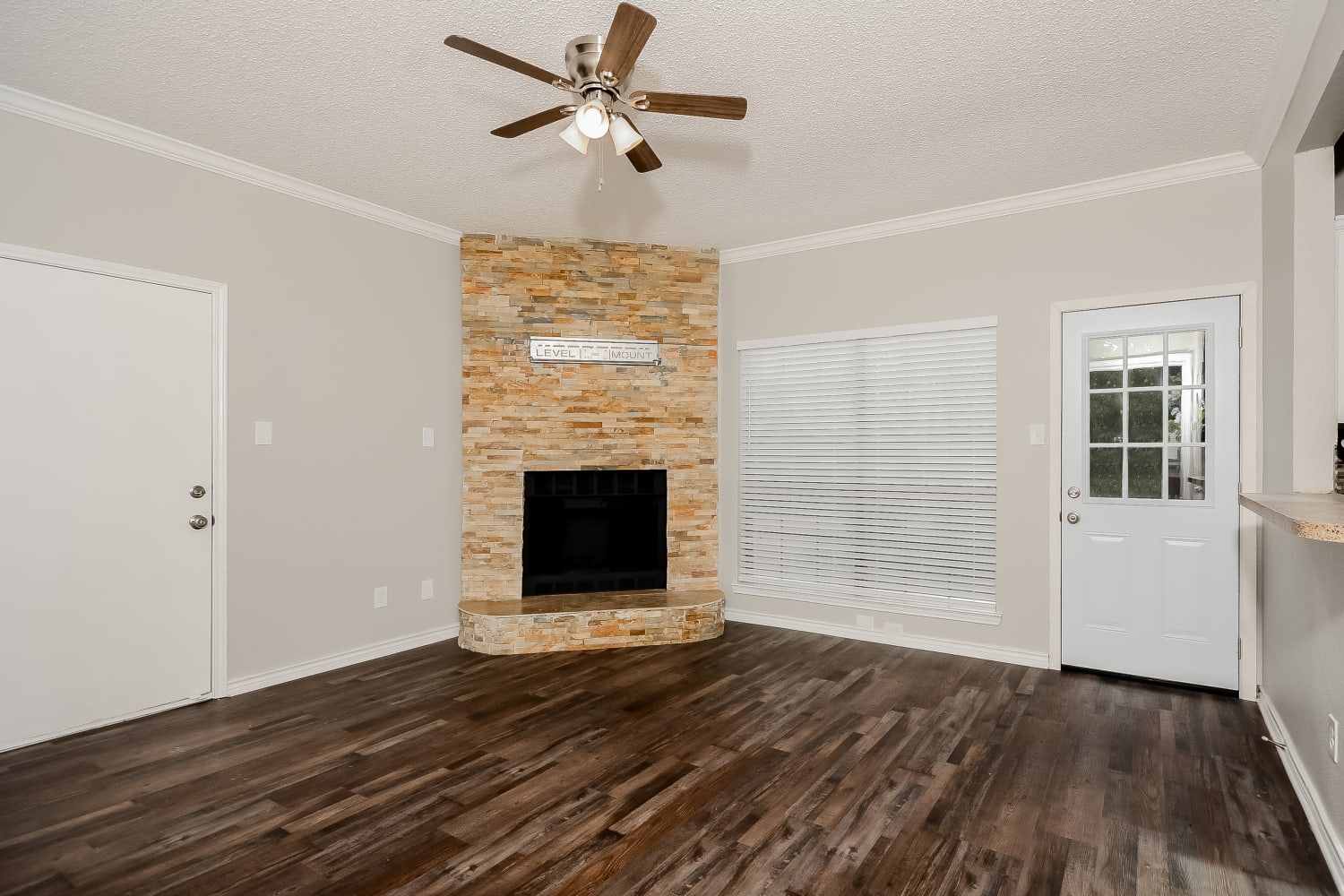 2522 High Pointe Blvd photo 2
