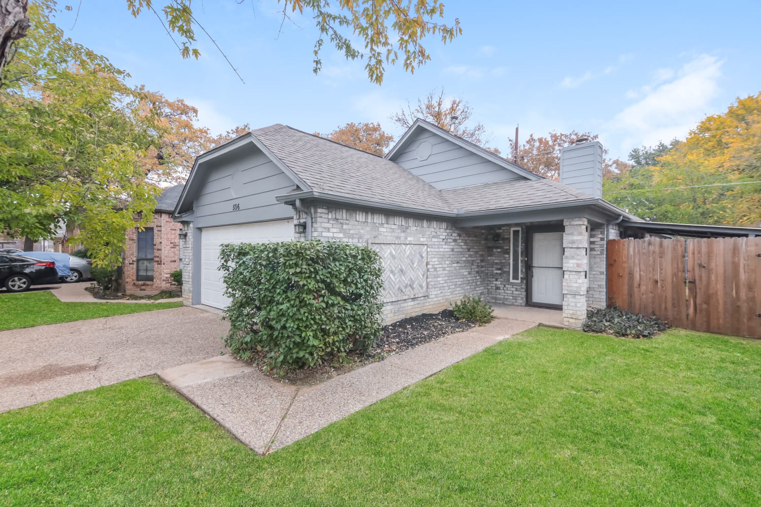 506 Bryan photo 2
