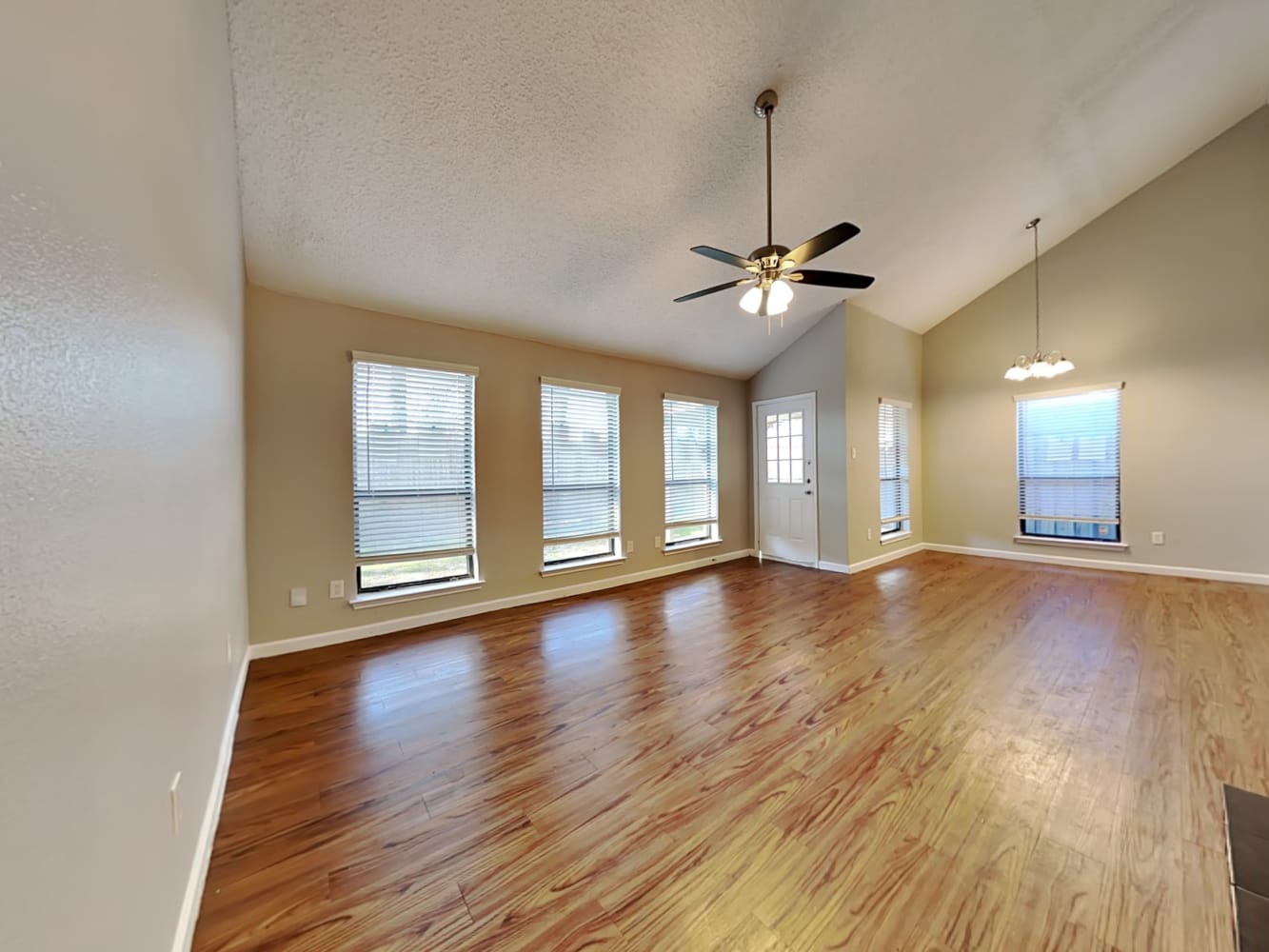 519 Thomas Seagoville, TX 75159 photo 3