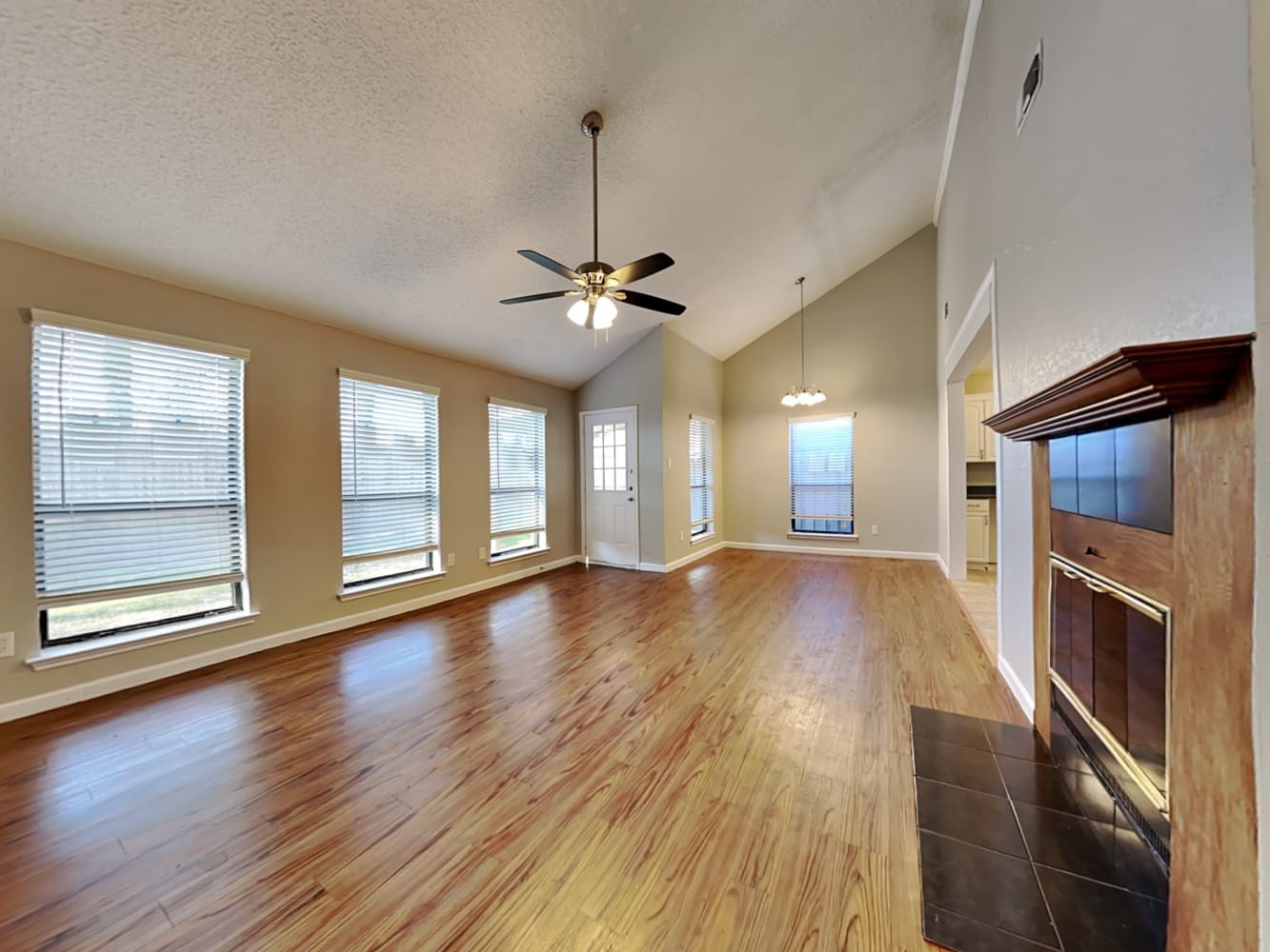 519 Thomas Seagoville, TX 75159 photo 4