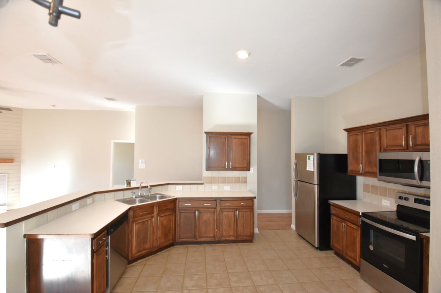 8117 Hennessey photo 4