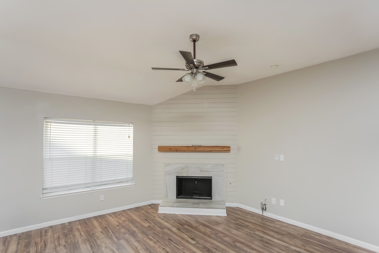 8117 Hennessey photo 3