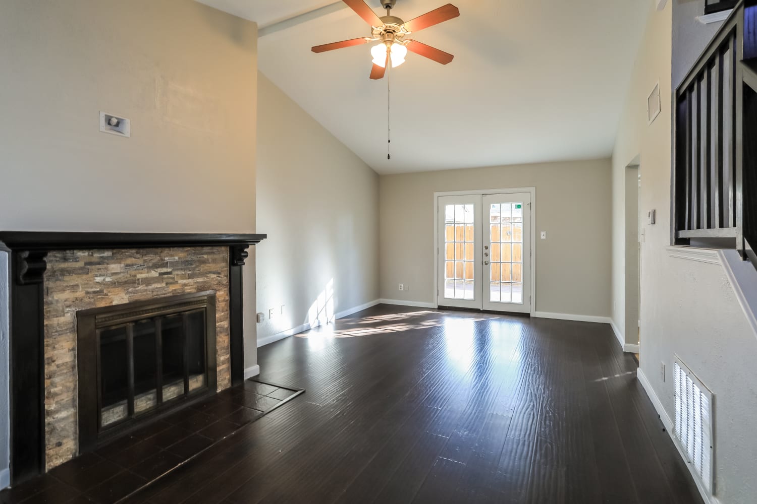 4606 Larner photo 3