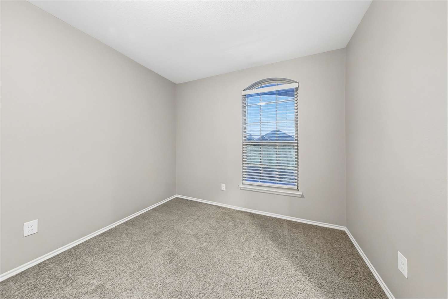 313 Eastland photo 4
