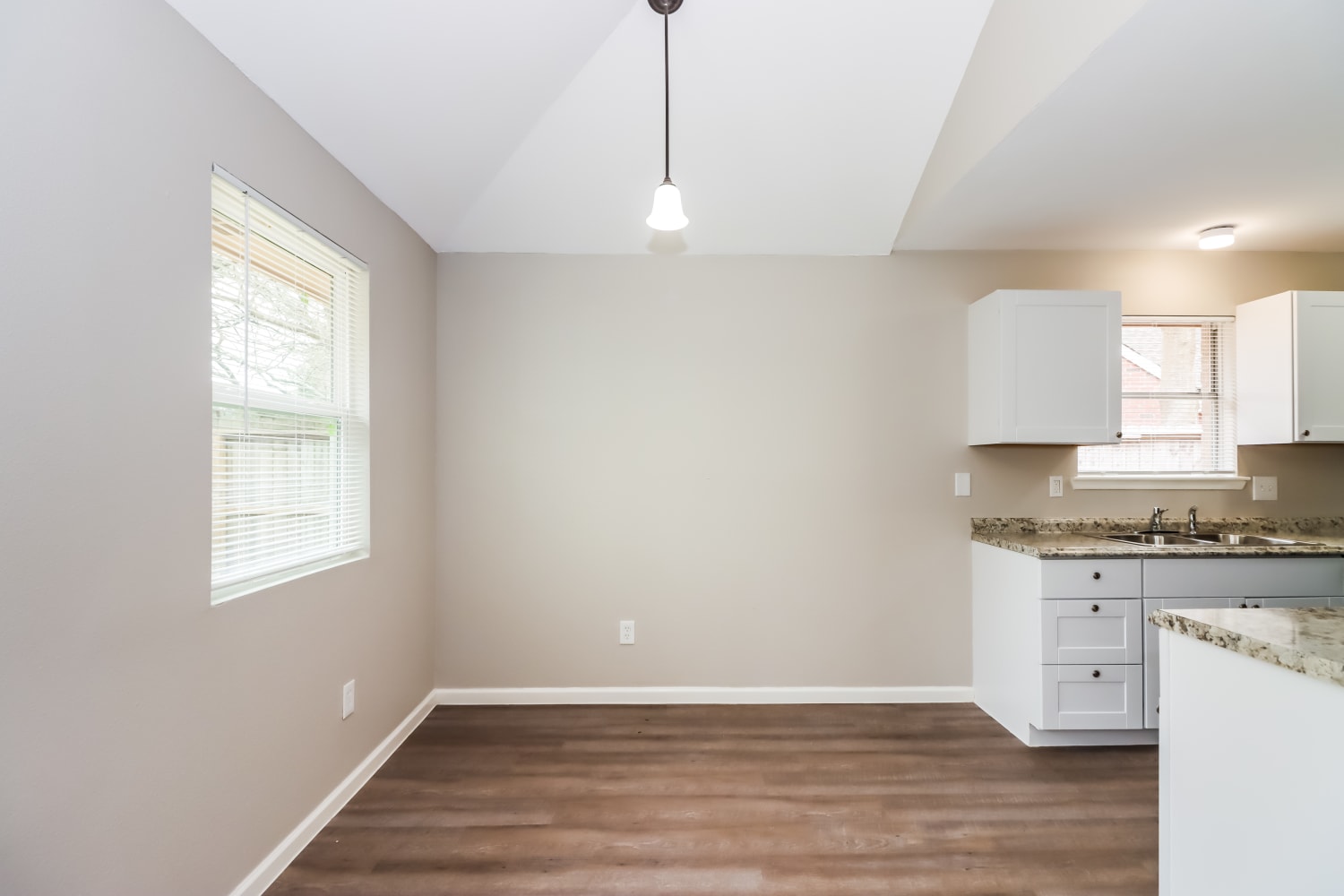 22635 Leedstown Ln photo 3