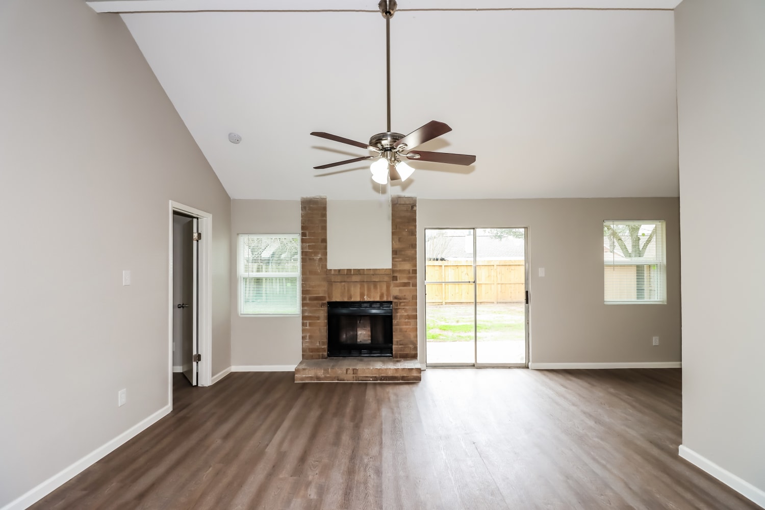 22635 Leedstown Ln photo 2