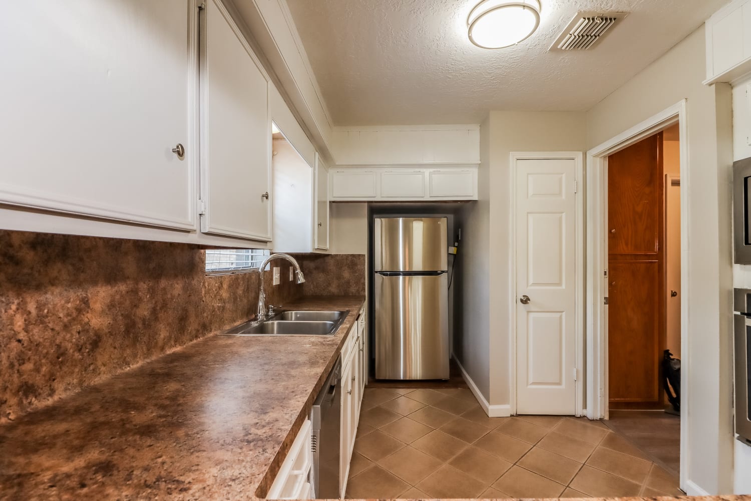 3002 Mission Valley Drive photo 5