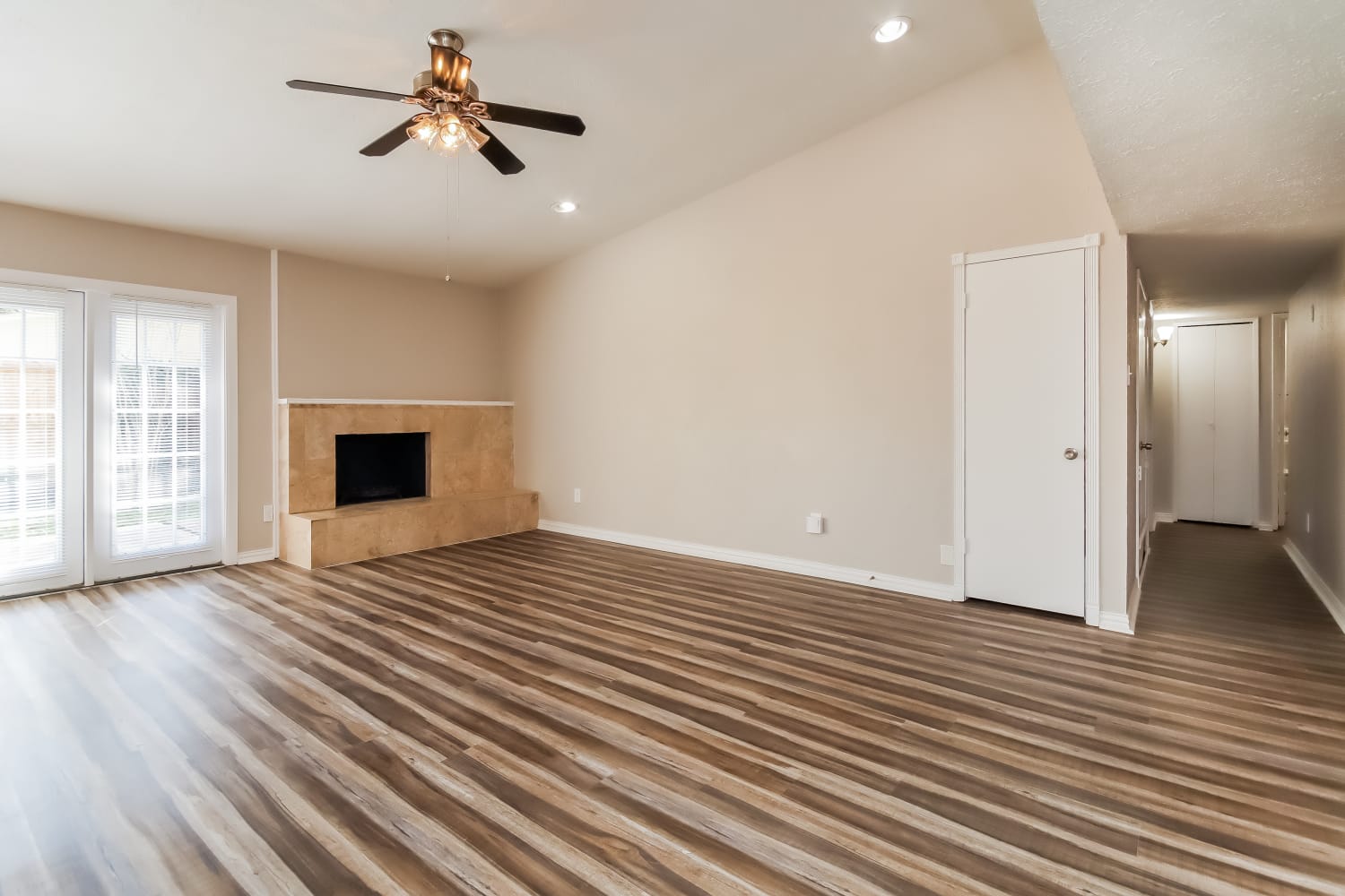 16835 Grampin Dr photo 2